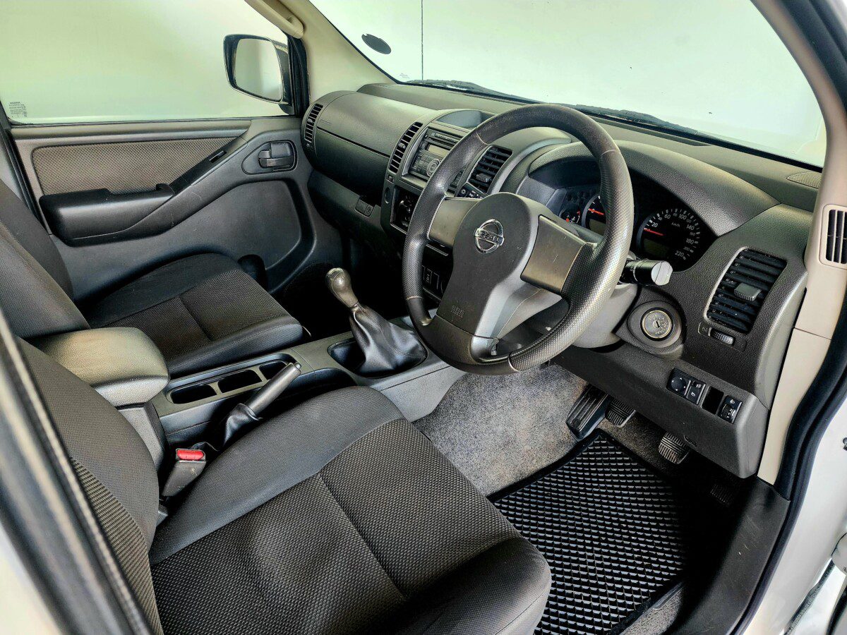 2013 Nissan Navara 2.5 dCi XE KingCab Single-Cab