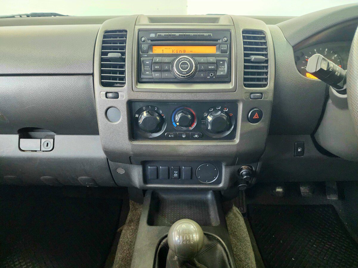 2013 Nissan Navara 2.5 dCi XE KingCab Single-Cab