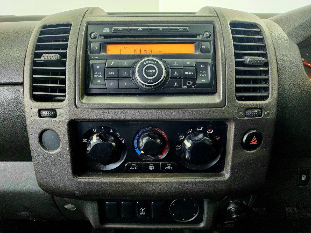 2013 Nissan Navara 2.5 dCi XE KingCab Single-Cab