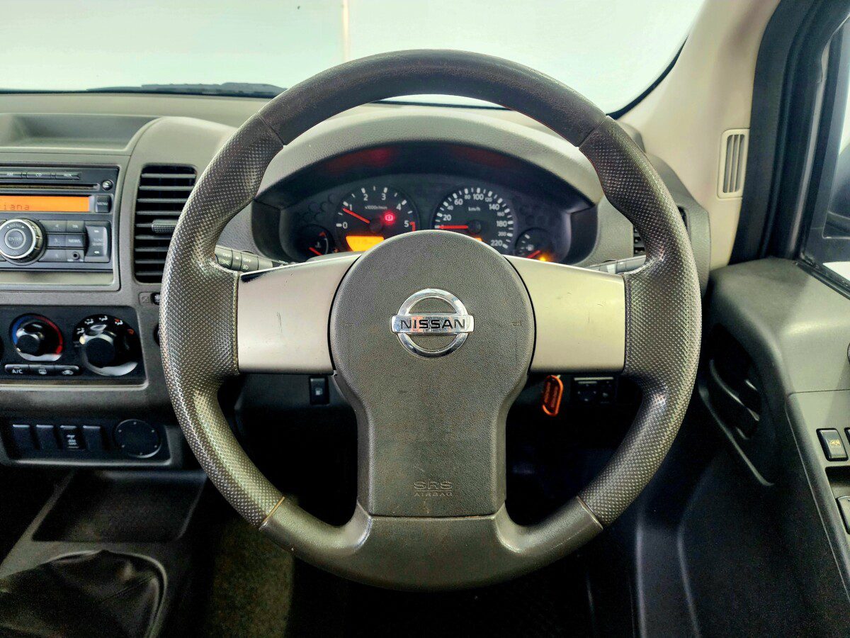 2013 Nissan Navara 2.5 dCi XE KingCab Single-Cab