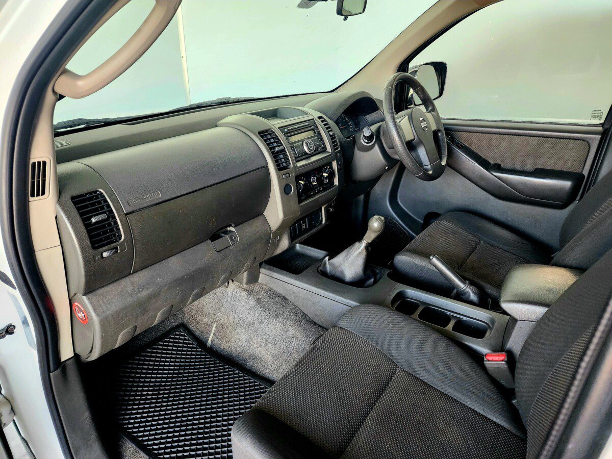 2013 Nissan Navara 2.5 dCi XE KingCab Single-Cab